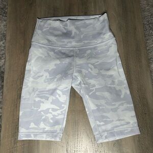 Lululemon Wunder Under Short 10" *Ribbed Sz 6 * Incognito Camo Alpine White*